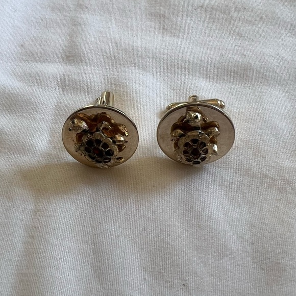 Silver and Gold Turtle Cufflinks - Picture 1 of 4